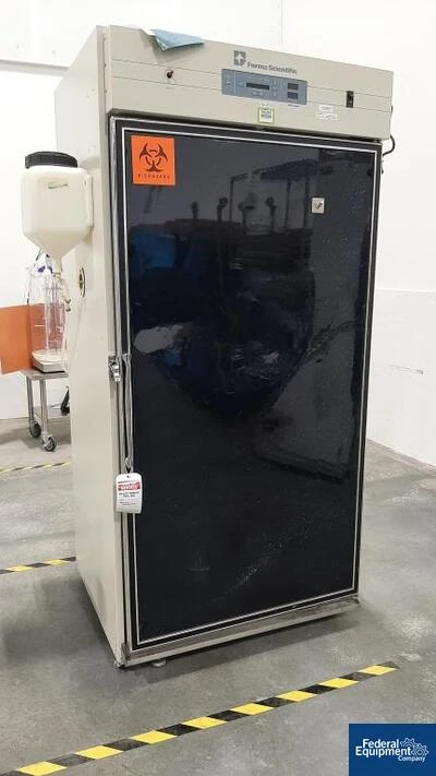 Thermo Scientific 3950 Large-Capacity Reach-In CO2 Incubator