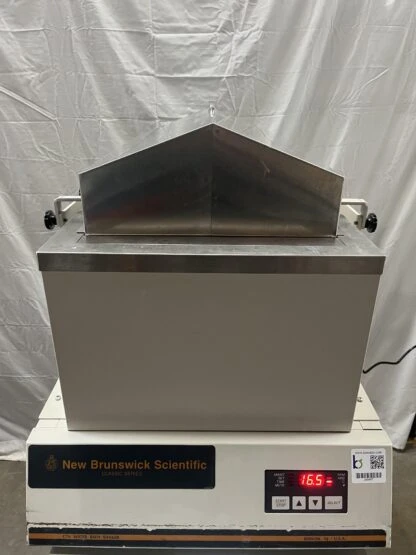 New Brunswick Scientific Water Bath Shaker Classic C76