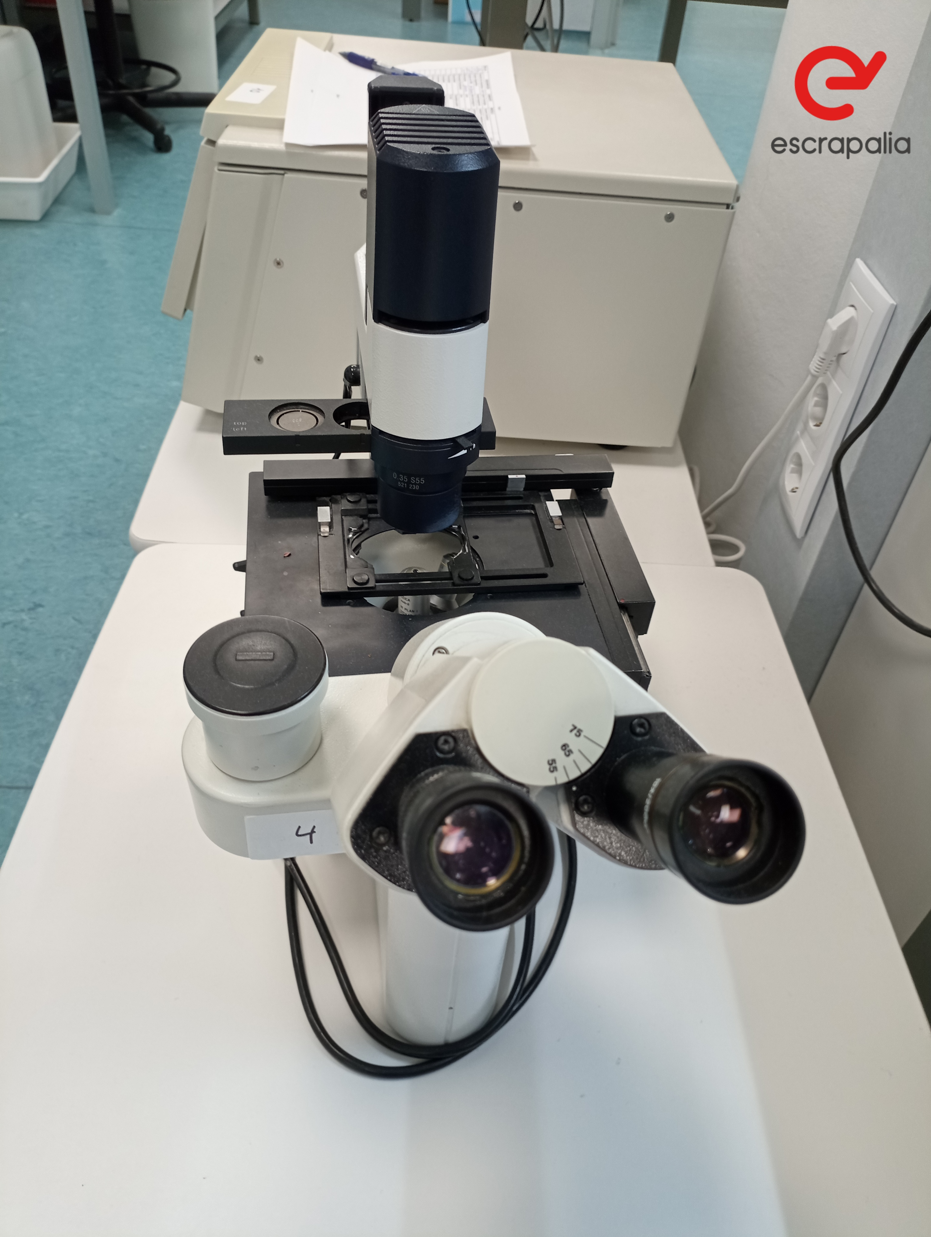 Leica Inverted Laboratory Microscope