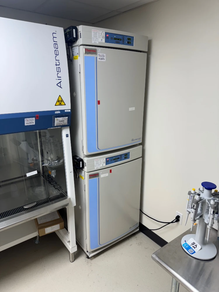 Thermo Forma Series II Water Jacket Double Stack CO2 Incubator