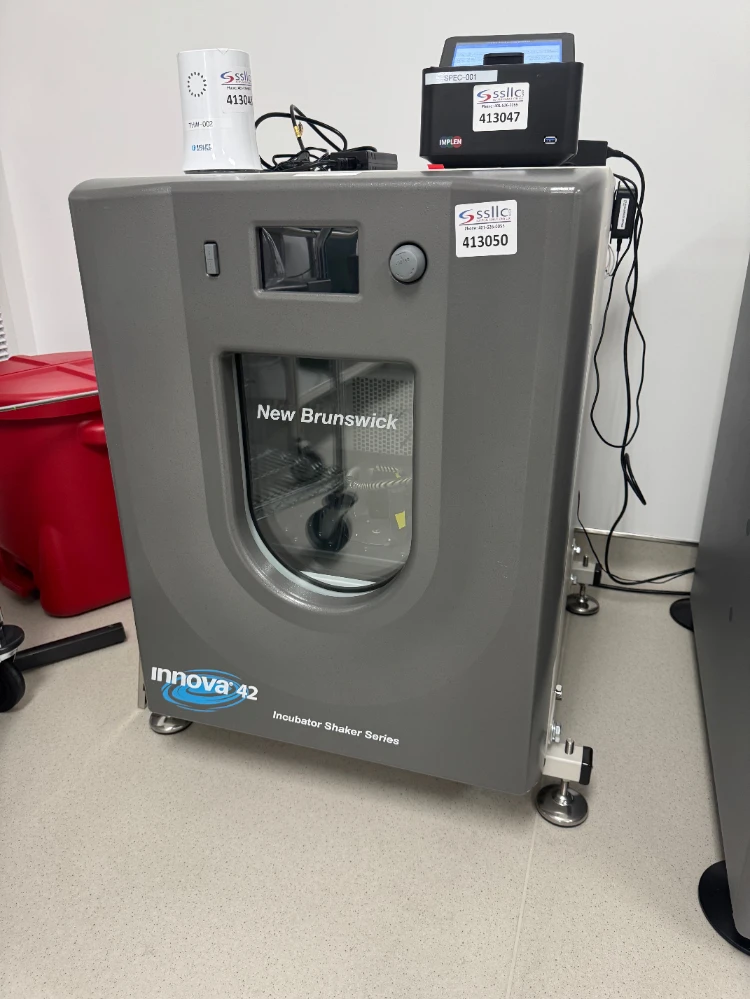 New Brunswick Innova 42 Incubator Shaker