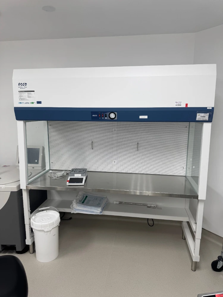 ESCO 6' Laminar Flow Cabinet