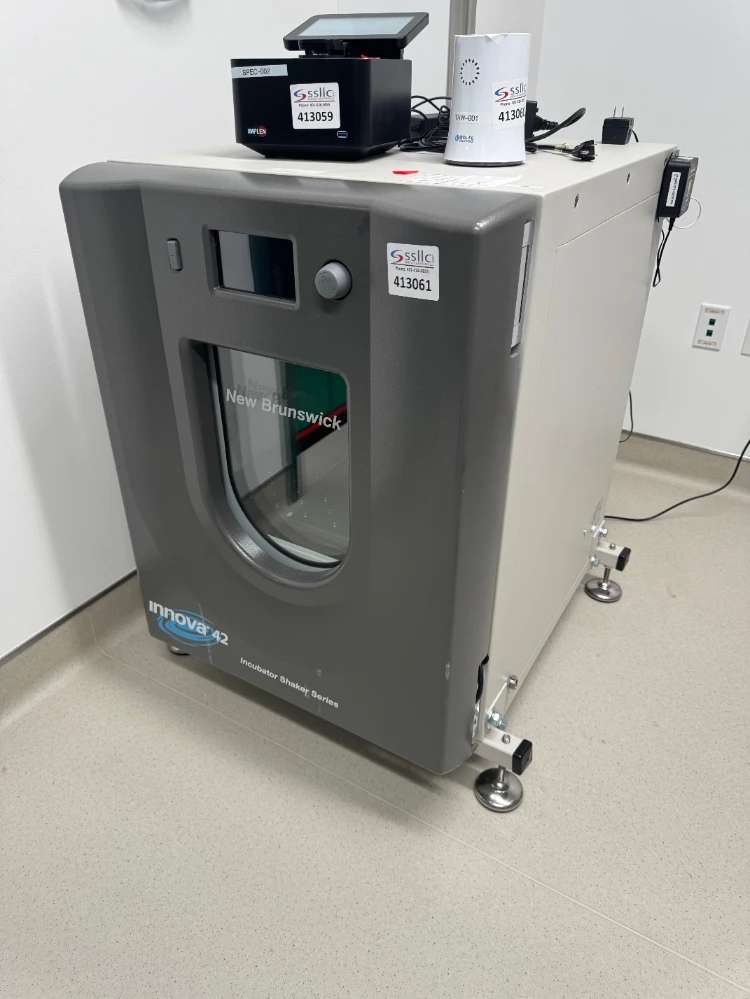New Brunswick Innova 42 Incubator Shaker