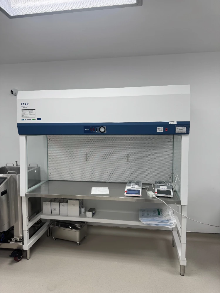 ESCO 6' Laminar Flow Cabinet