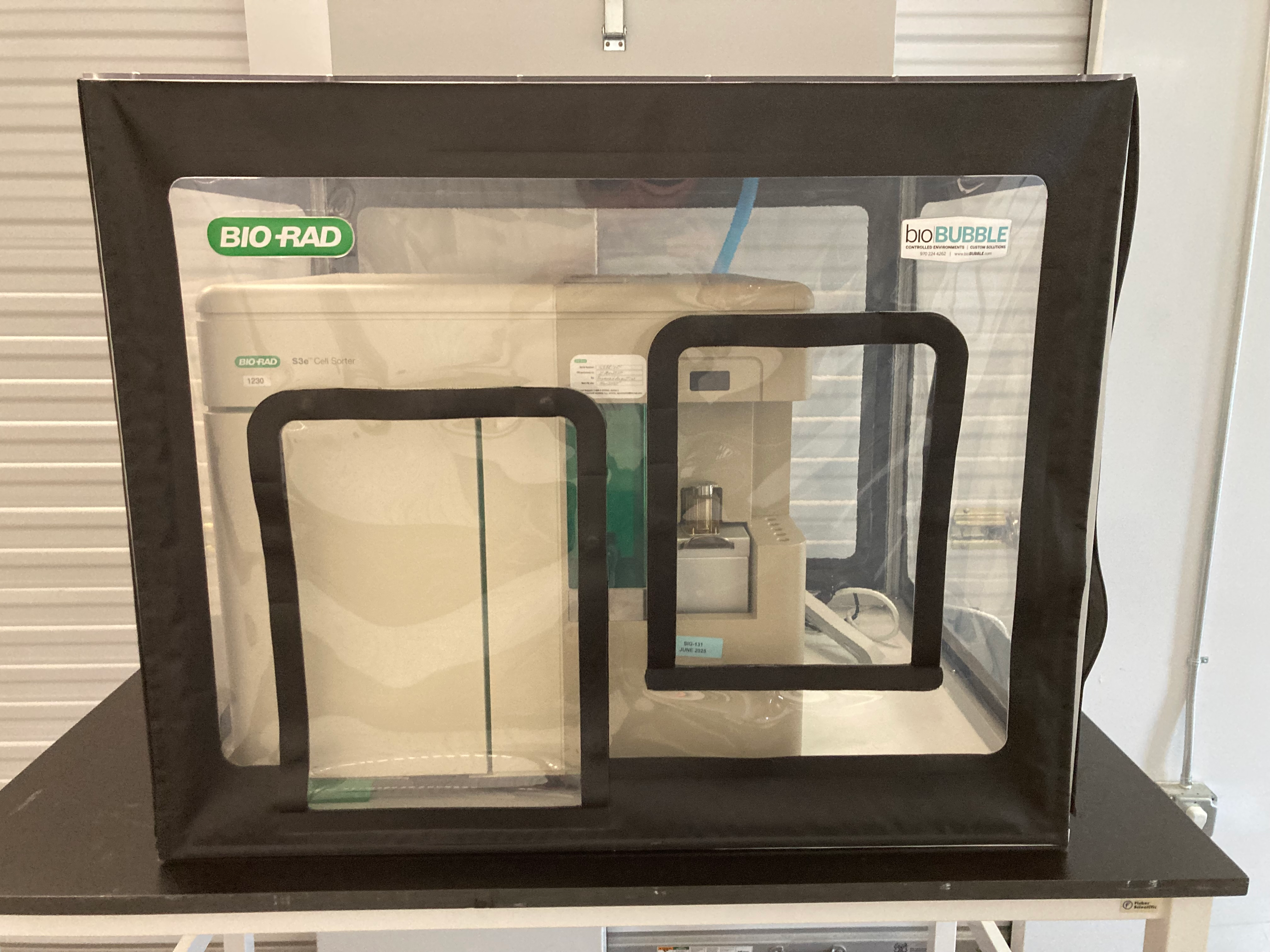 BioRad S3e Cell Sorter with 3 lasers (405/488/561 nm) 4 detector with S3e Class I Biosafety System