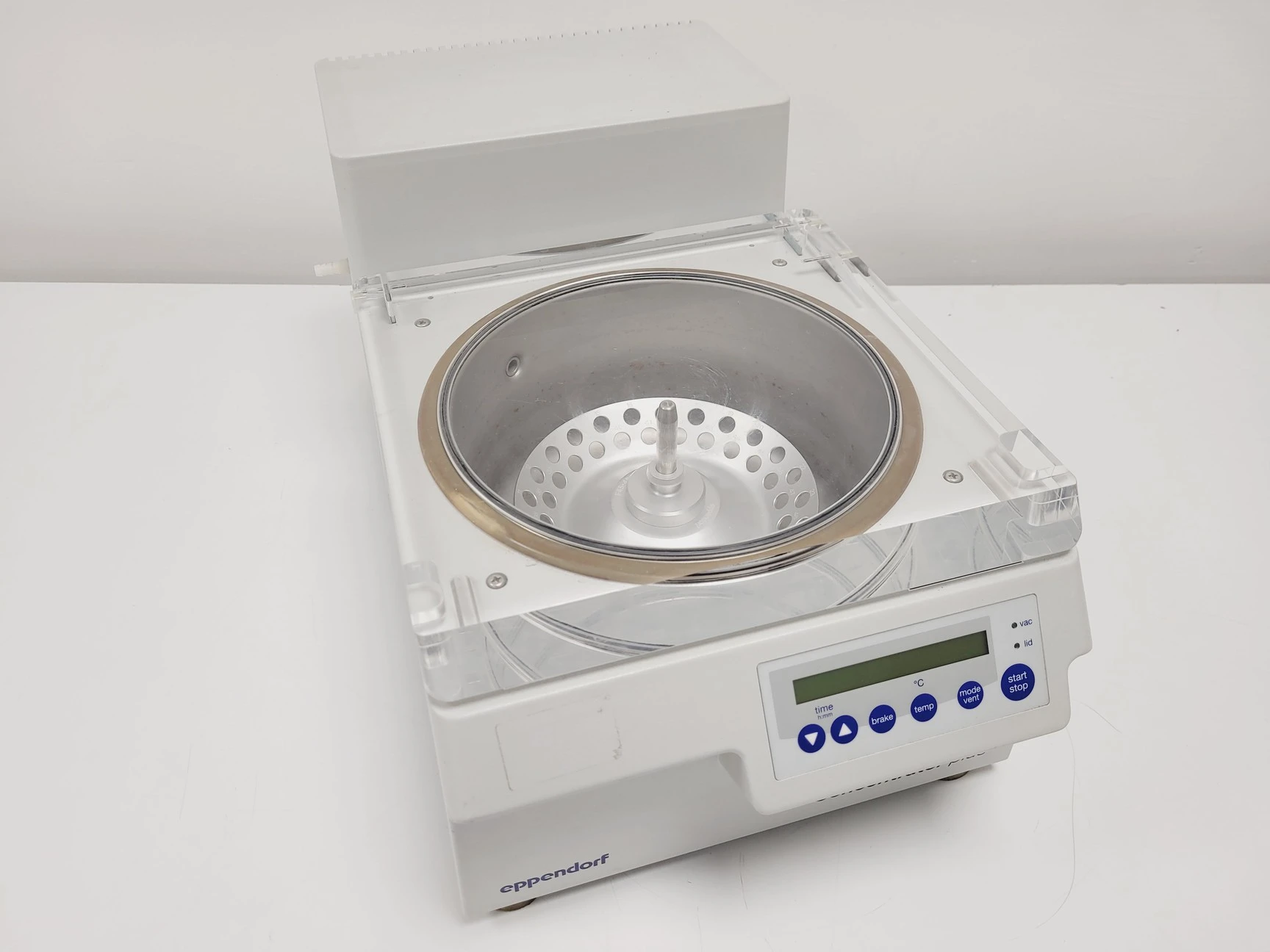 Eppendorf AG Concentrator Plus Benchtop Centrifuge w/ F-45-48-11 Rotor Lab