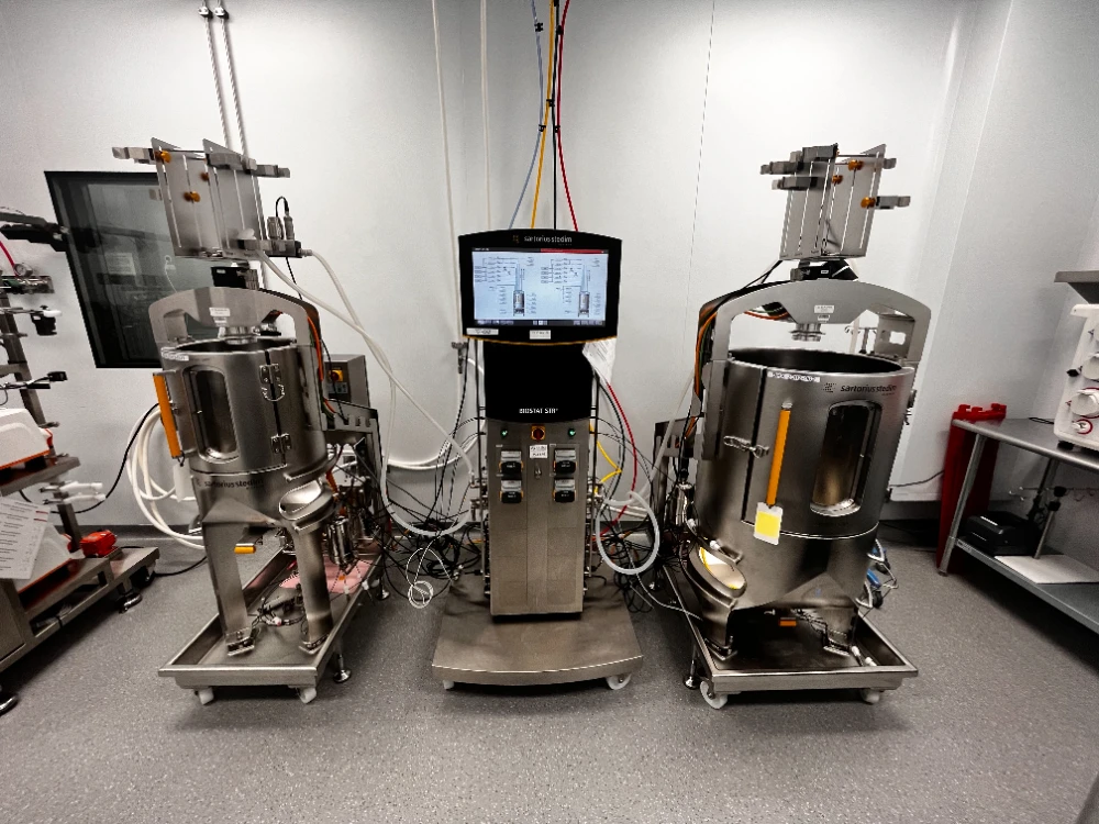 Sartorius BIOSTAT STR Single-Use Bioreactor w/ 50L and 200L Bag Holders ...