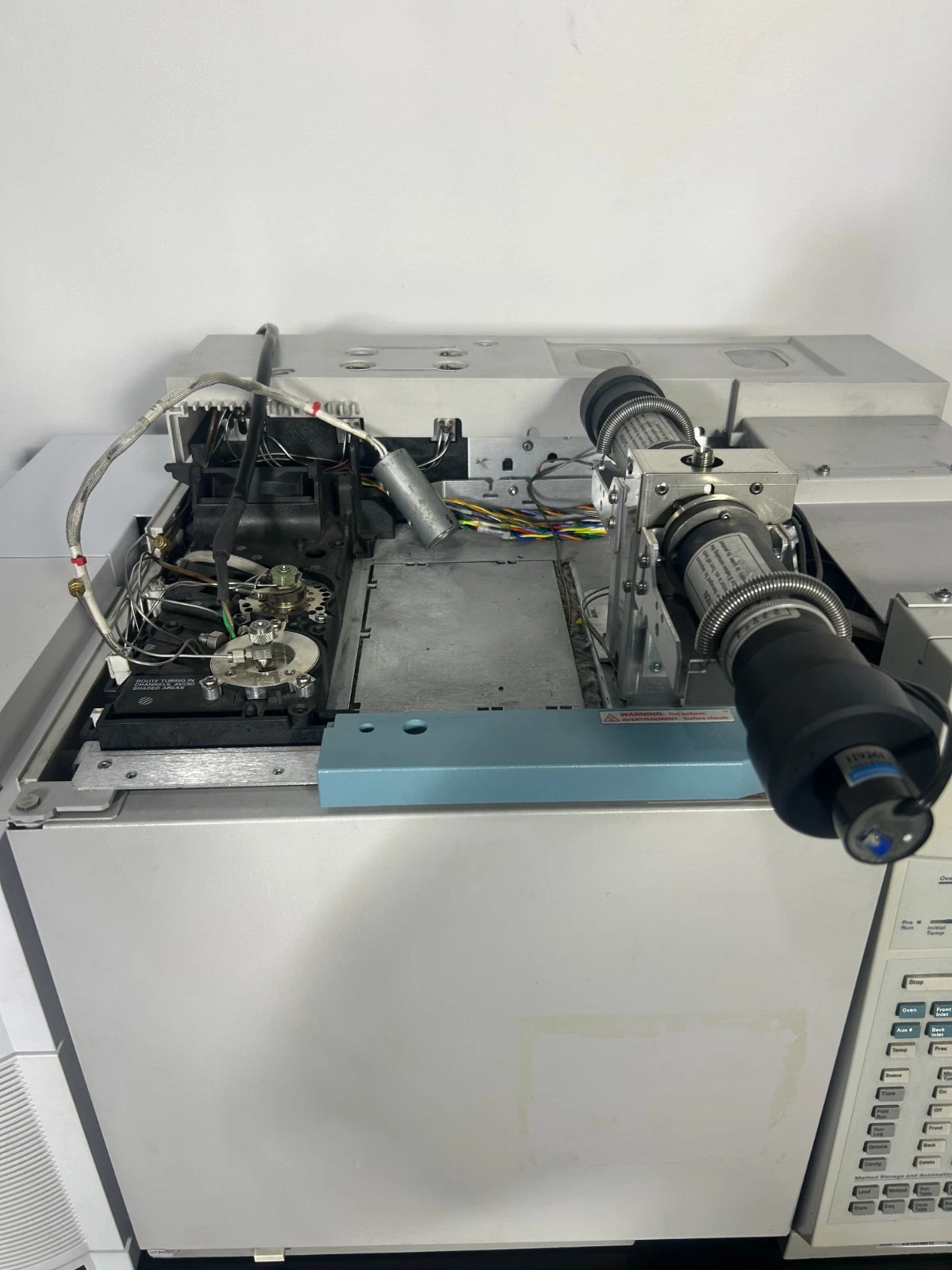 Agilent 6890N Gas Chromatography System - FID 5975C MSD | LabX.com