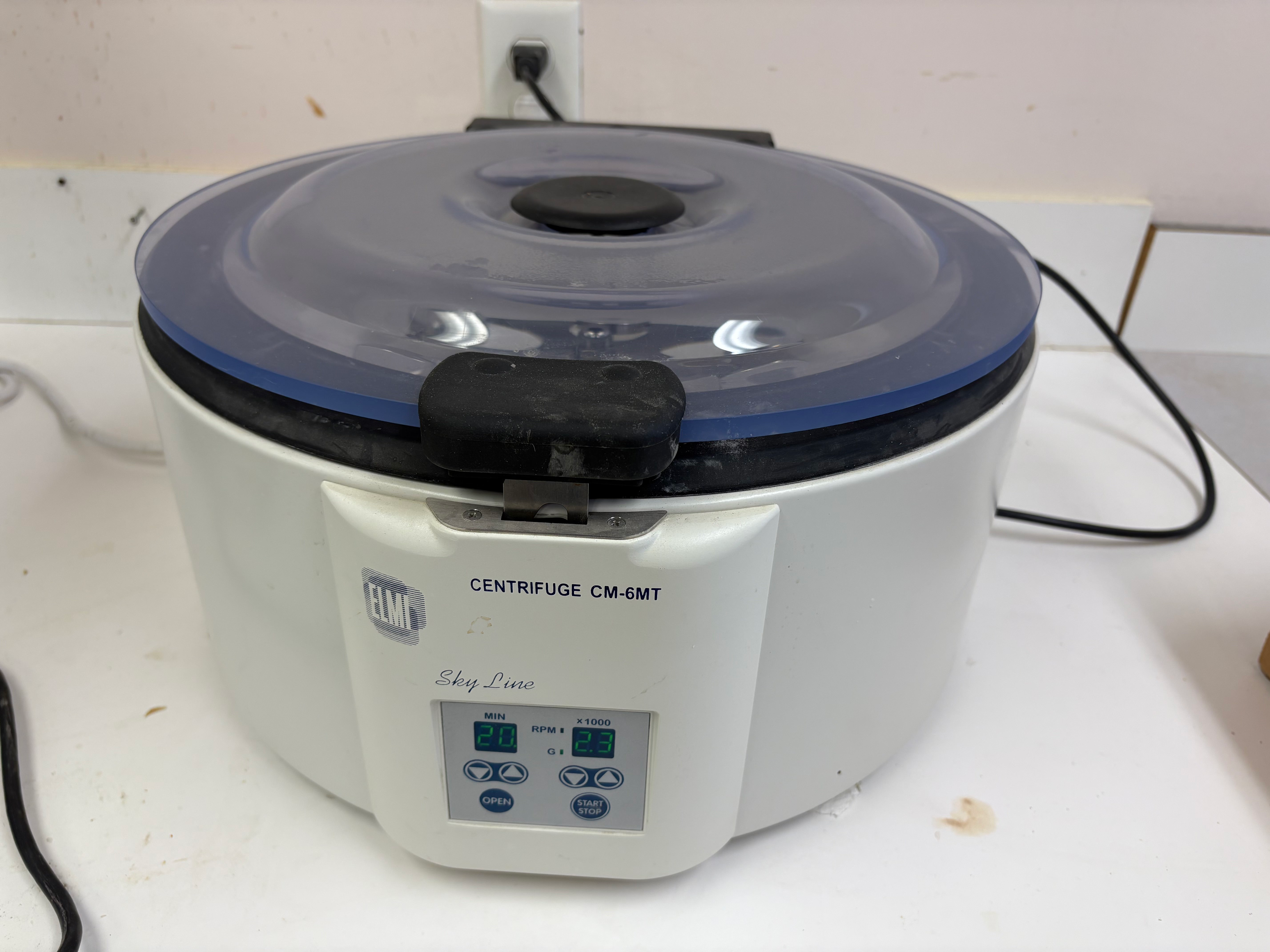 ELMI CM-6MT Benchtop Centrifuge – Fully Functional