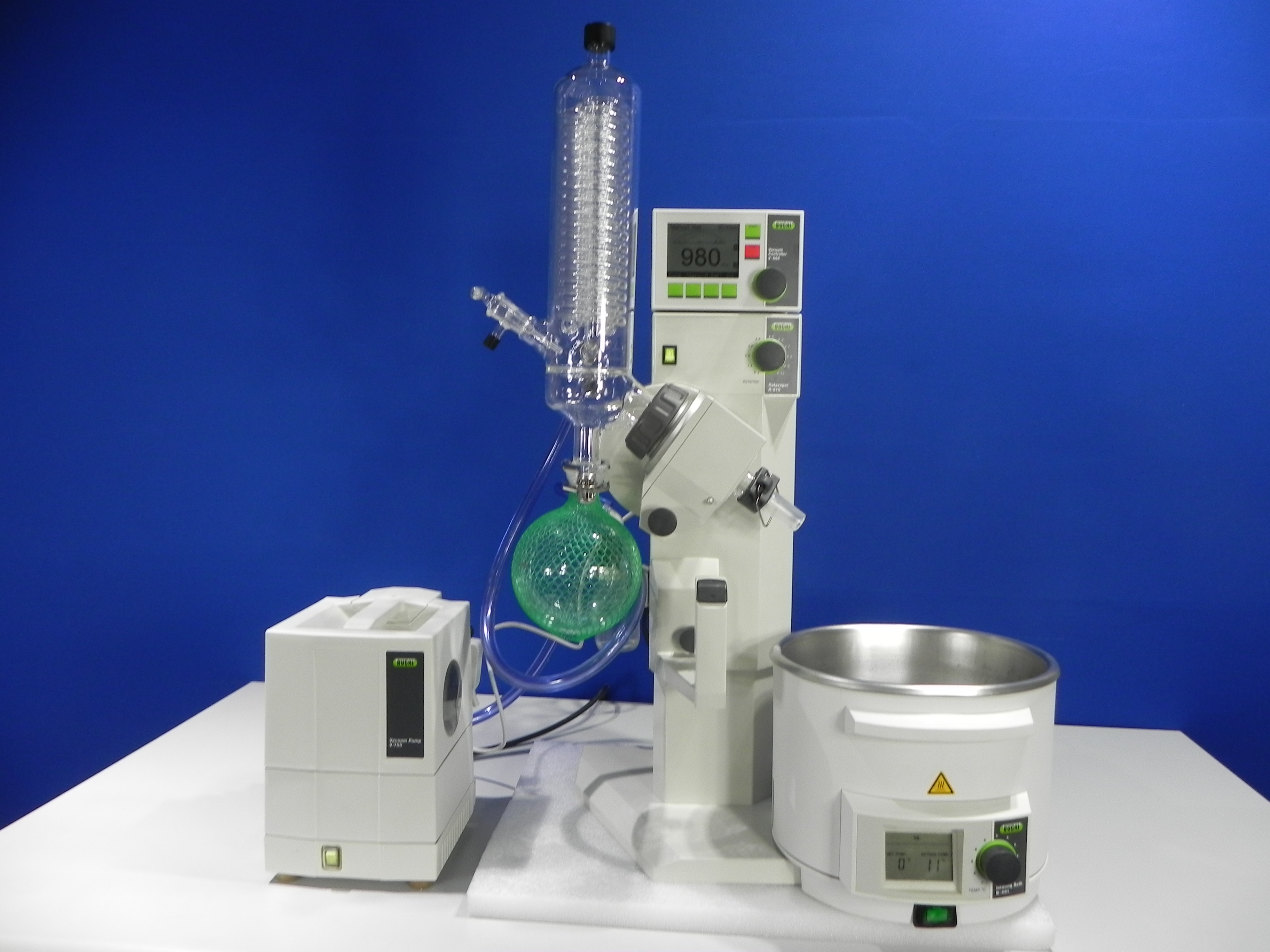 Buchi R-210 rotary evaporator integrated with Buchi V-855 vacuum controller, Buchi V-700 diaphragm vacuum pump and multi-functional digital B-491 heating bath.