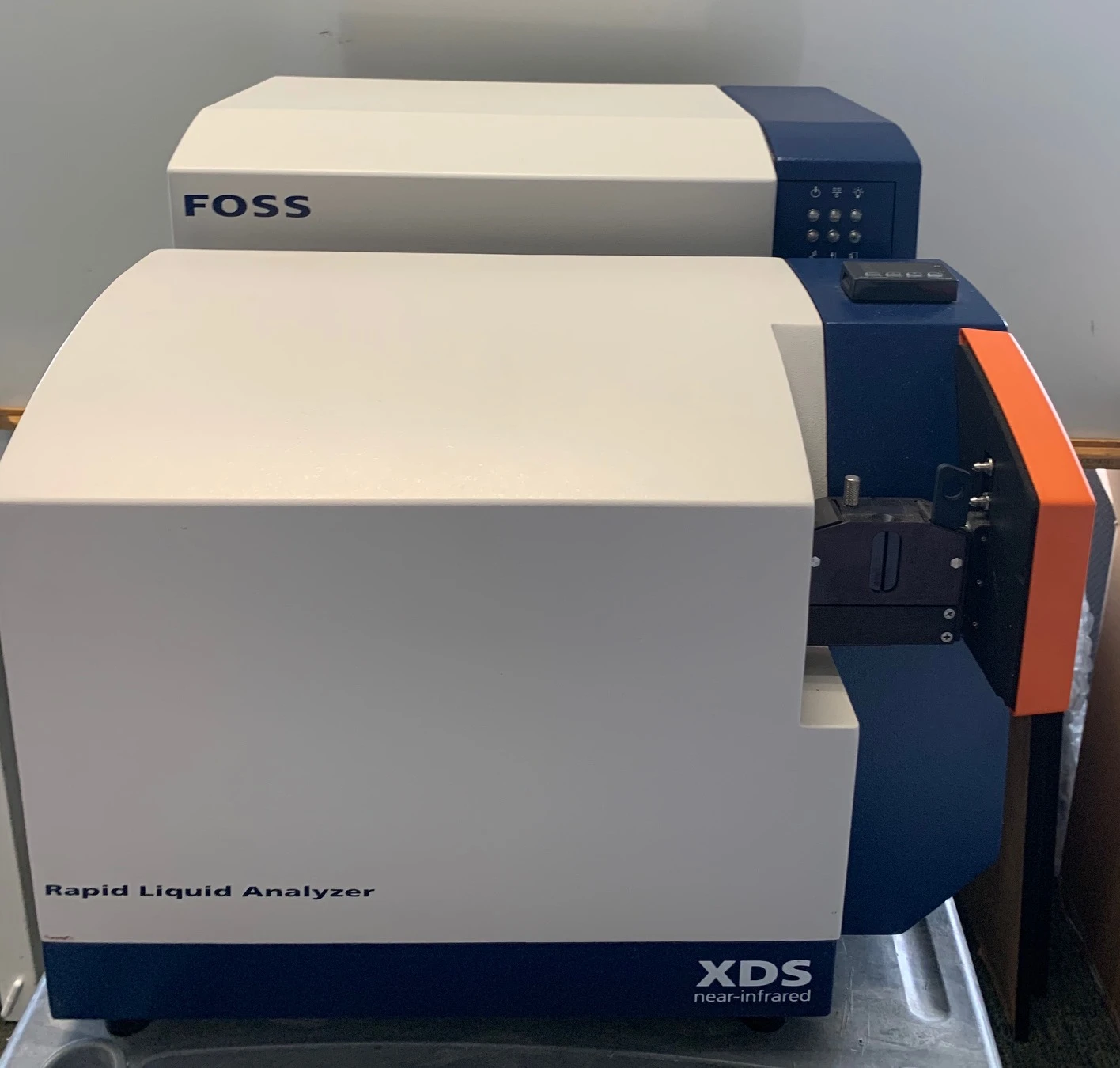 Foss Instruments Data Sheets FOSS XDS RAPID LIQUID ANALYZER NIR FOSS MODEL FOSS XM-1300 Series with ...