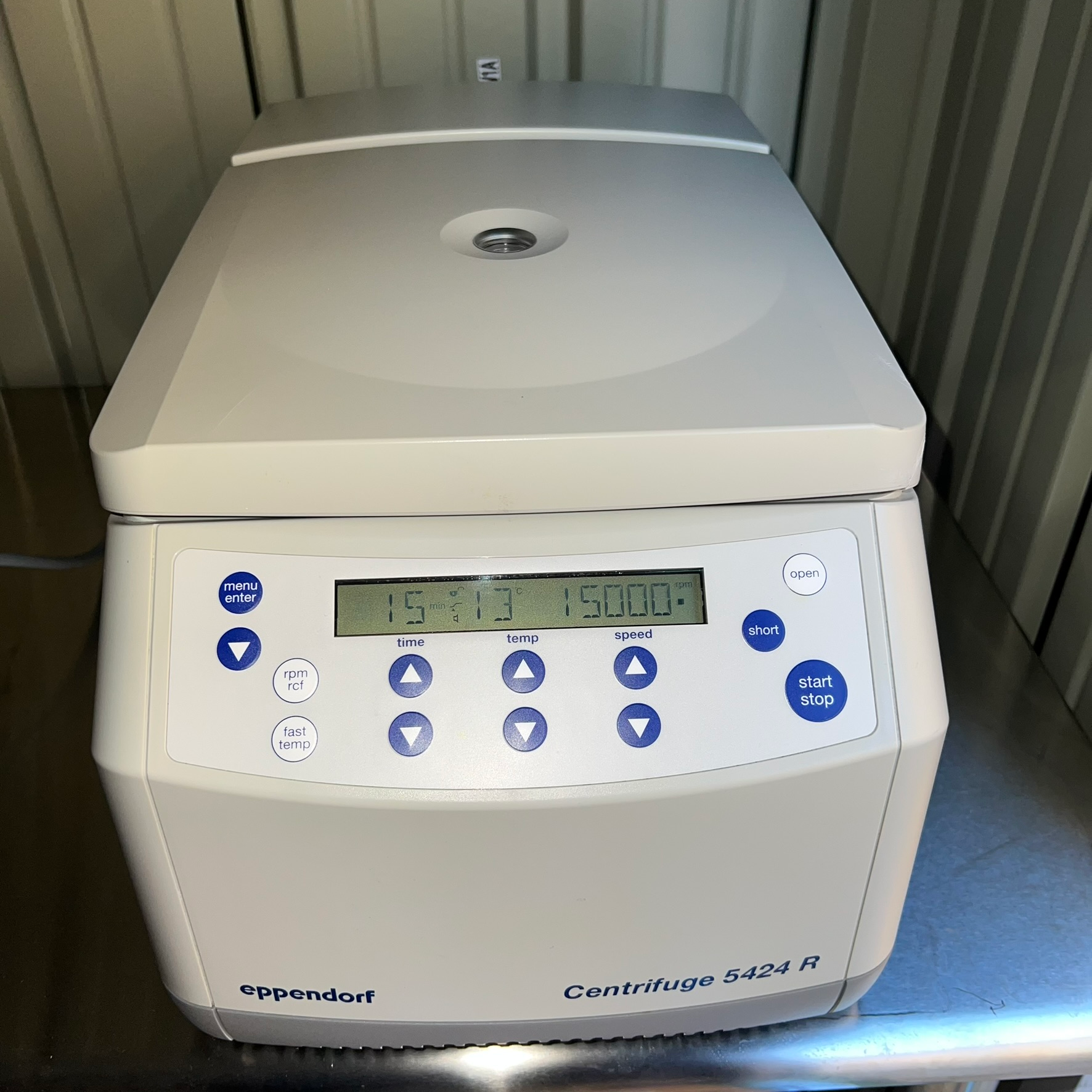 Eppendorf 5424R Benchtop Refrigerated Centrifuge - In Good Working Condition