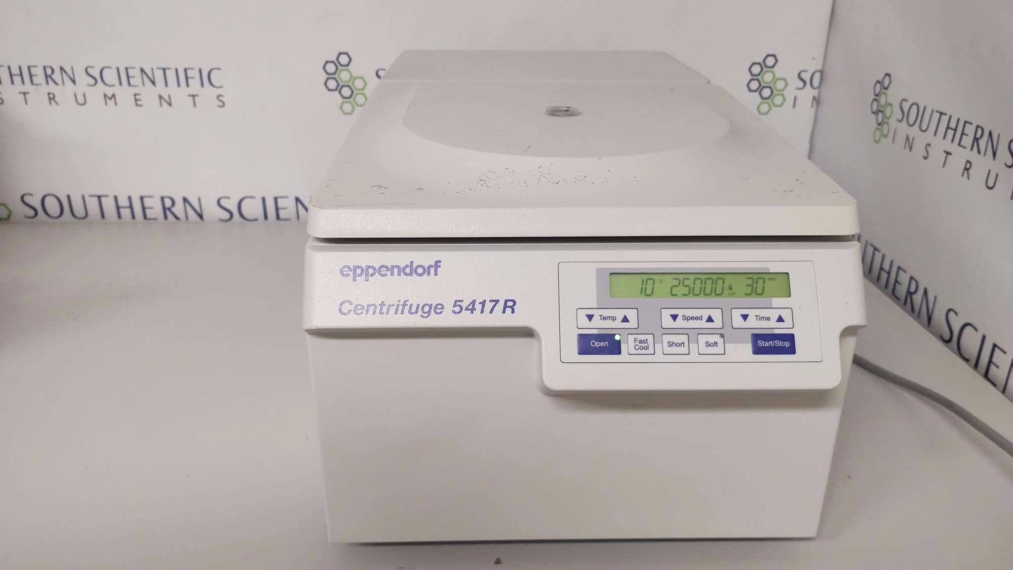 Eppendorf Refrigerating Centrifuge 5417R & Rotor FA-45-24-11 | LabX.com