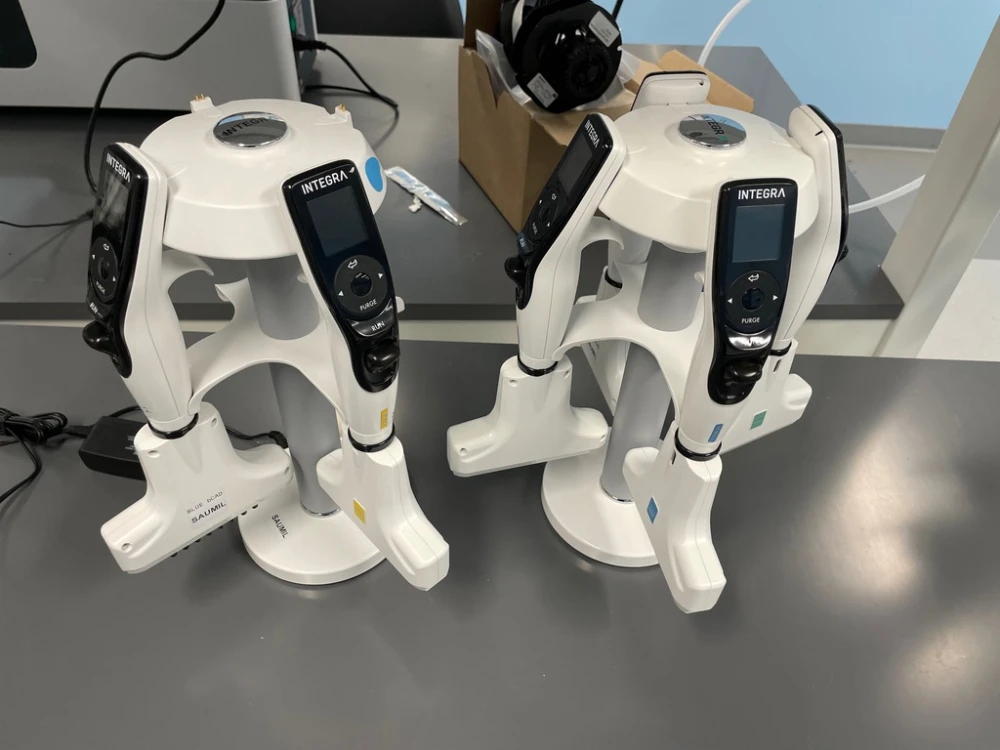 Integra Electronic Multichannel Pipettes w/Stand - Quantity 2 | LabX.com