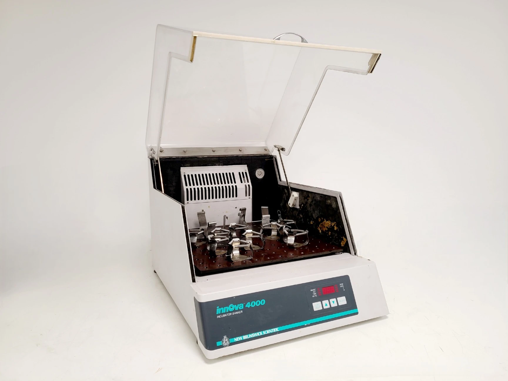 New Brunswick Scientific Innova 4000 Shaking Incubator 500RPM | LabX.com