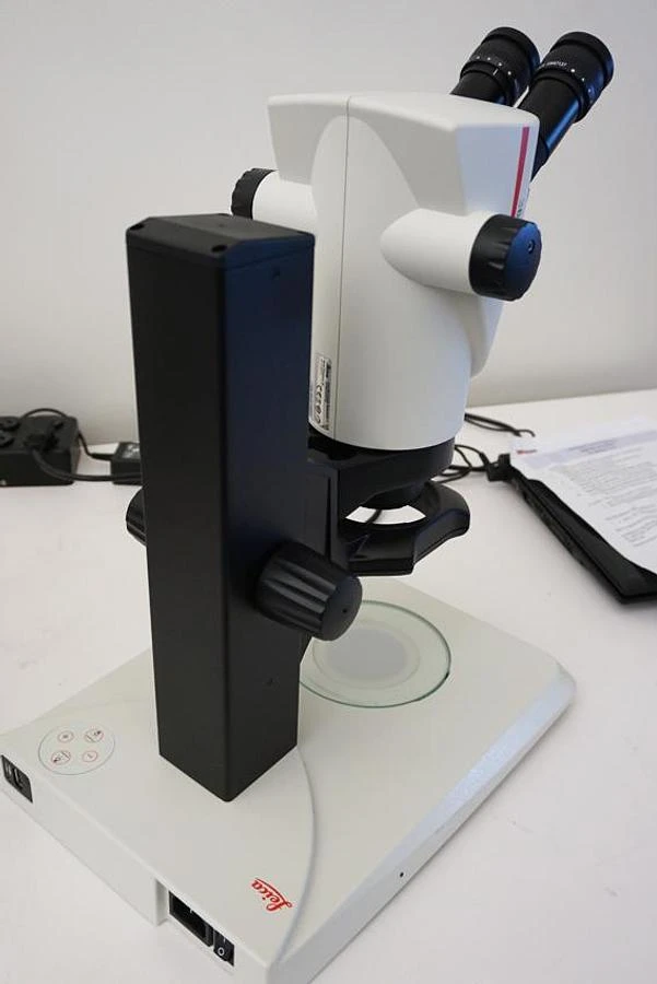 Leica S9E stereozoom LED 2500 Incident and transmitted light stand