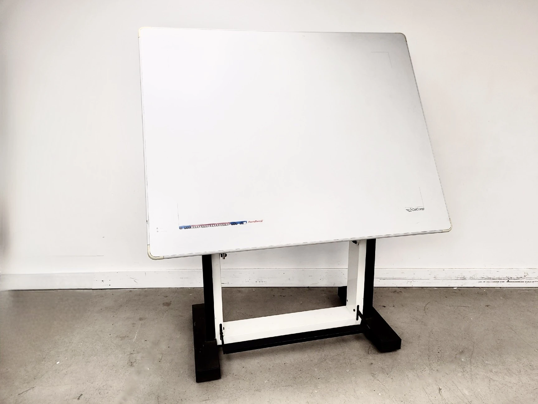 Calcomp Drawing Board III Digitiser Model 34480 | LabX.com