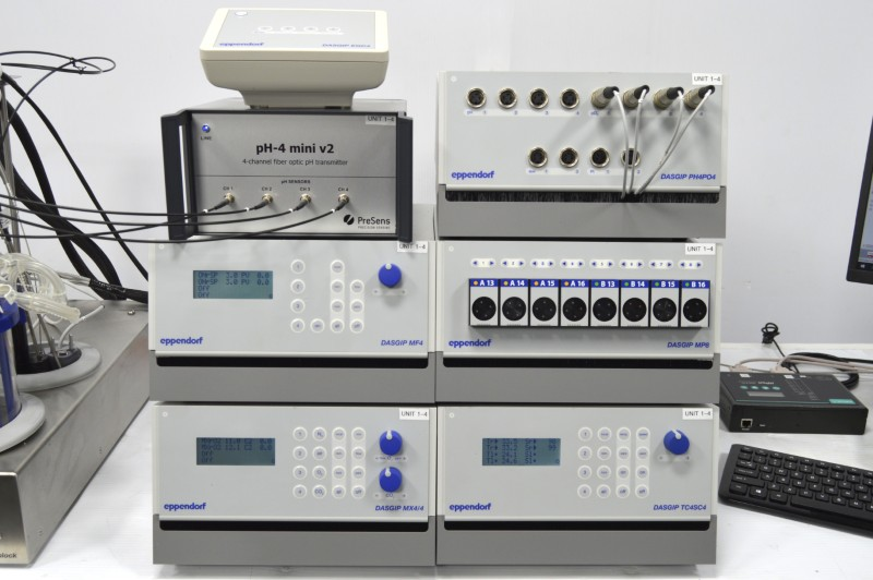 Dasgip Control System Eppendorf DASGIP Parallel Bioreactor System for Cell Culture, 8-fold ...