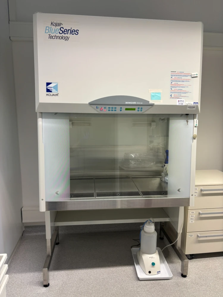 Kojair BioWizard Silver SL-130 Blue Series Class II Biosafety Cabinet ...