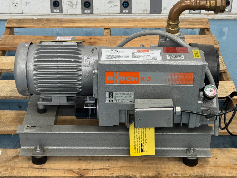 Busch R5 Vacuum Oil Pump | LabX.com