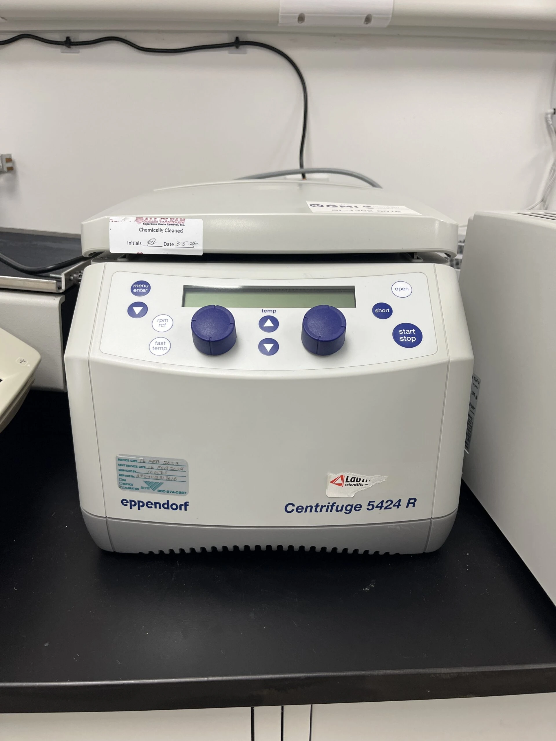 Eppendorf Centrifuge 5424R Centrifuge | LabX.com