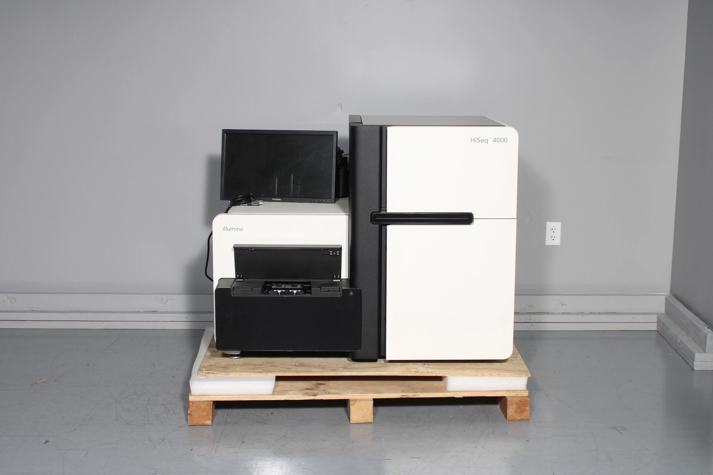 Illumina HiSeq 4000 Sequencing System SY-401-4001 W/ Monitor and ...