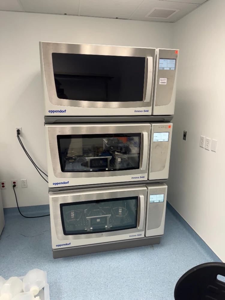 Eppendorf Innova S44i Refrigerated Triple Stack Incubator Shaker | LabX.com