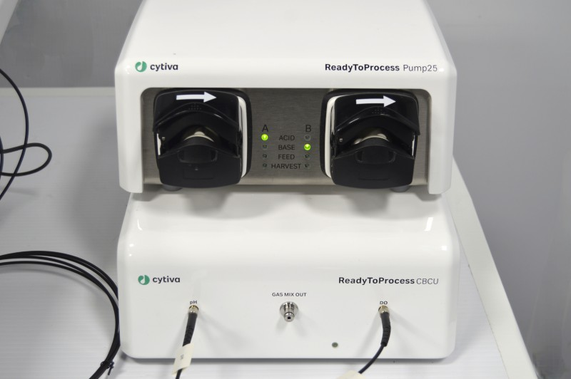 Large Rocking Motion Bioreactor Cytiva GE ReadyToProcess Wave 25 Rocking Bioreactor System w/ Tray 50 ...