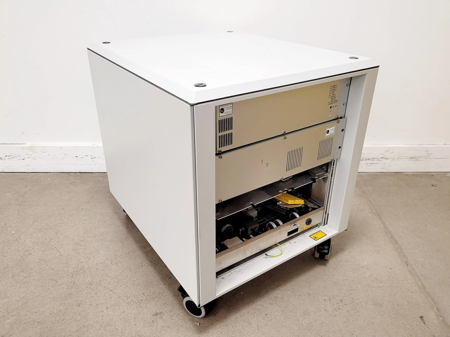 Zeiss Rack Zeiss Control Rack & Power Supply for LSM AIM-System Laser Scanning ...