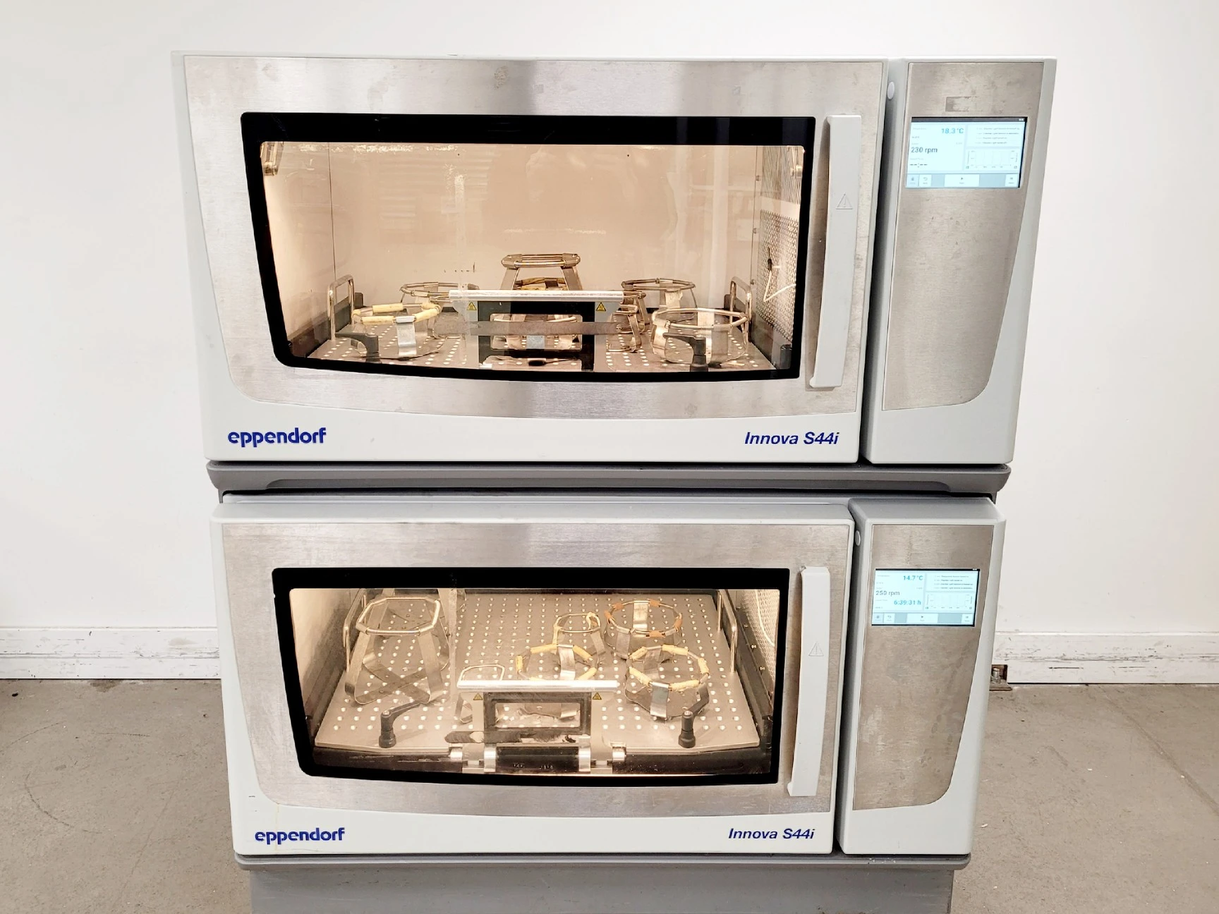 Eppendorf Innova S44i Shaking Incubator Double Stack Lab | LabX.com