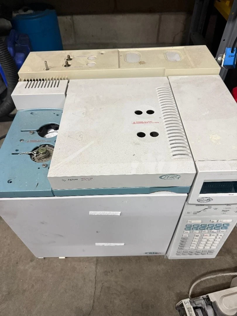 Agilent HP 6890A with column and 6850 autosampler. Turns on and