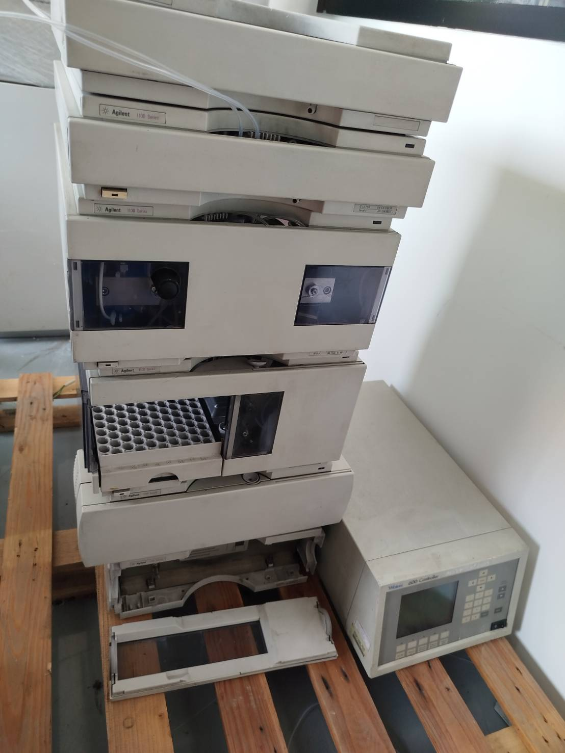 Agilent 1100 Series HPLC System with Waters 996 PDA Detector