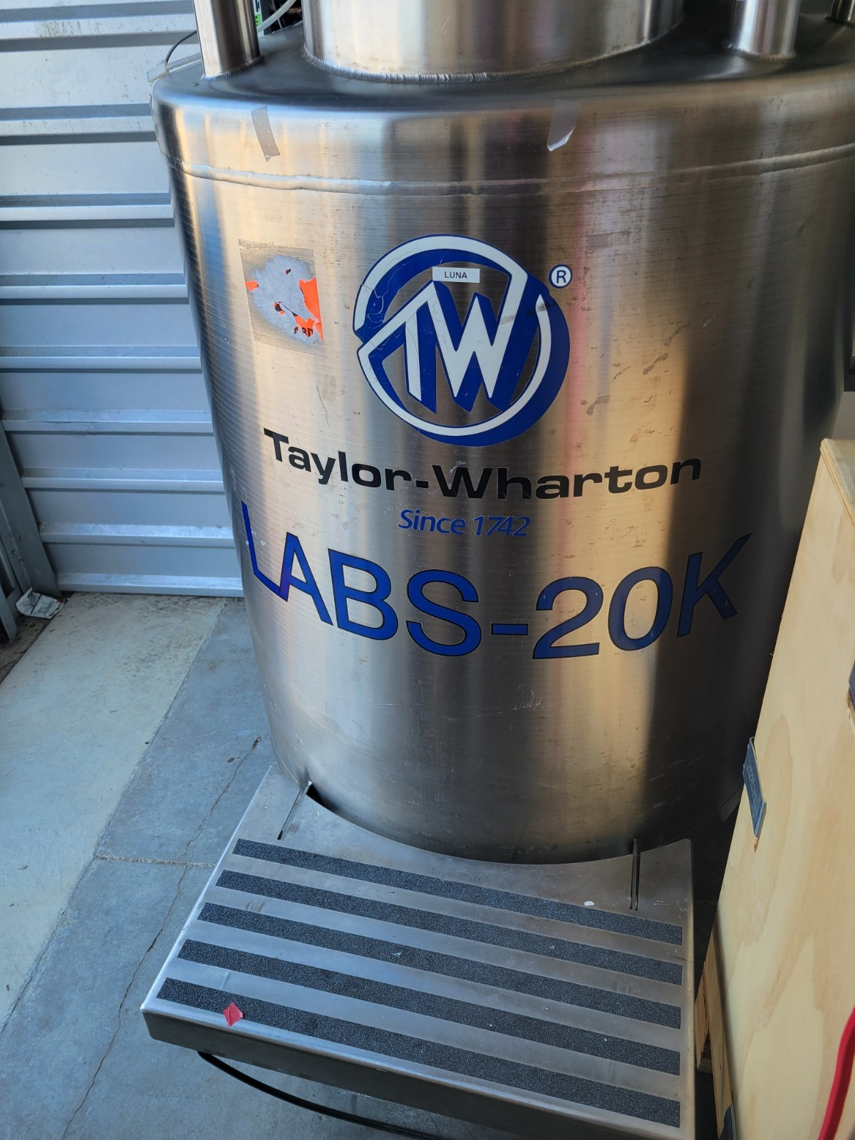 Taylor Wharton LABS-20K LN2 Cryogenic Storage System | LabX.com