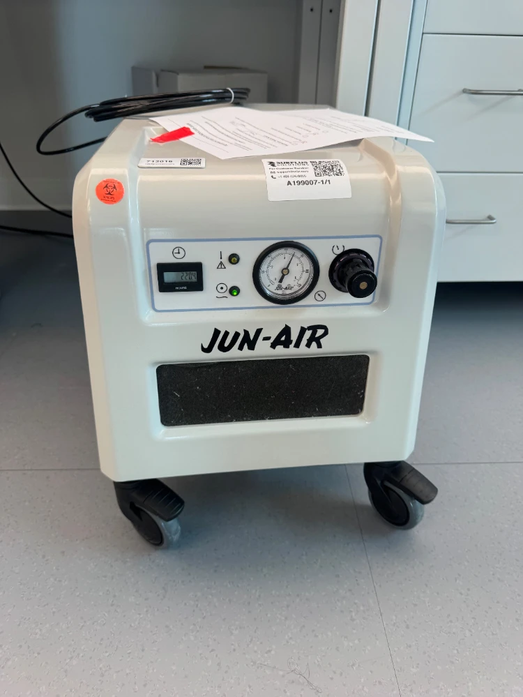 Jun-Air Air Compressor | LabX.com