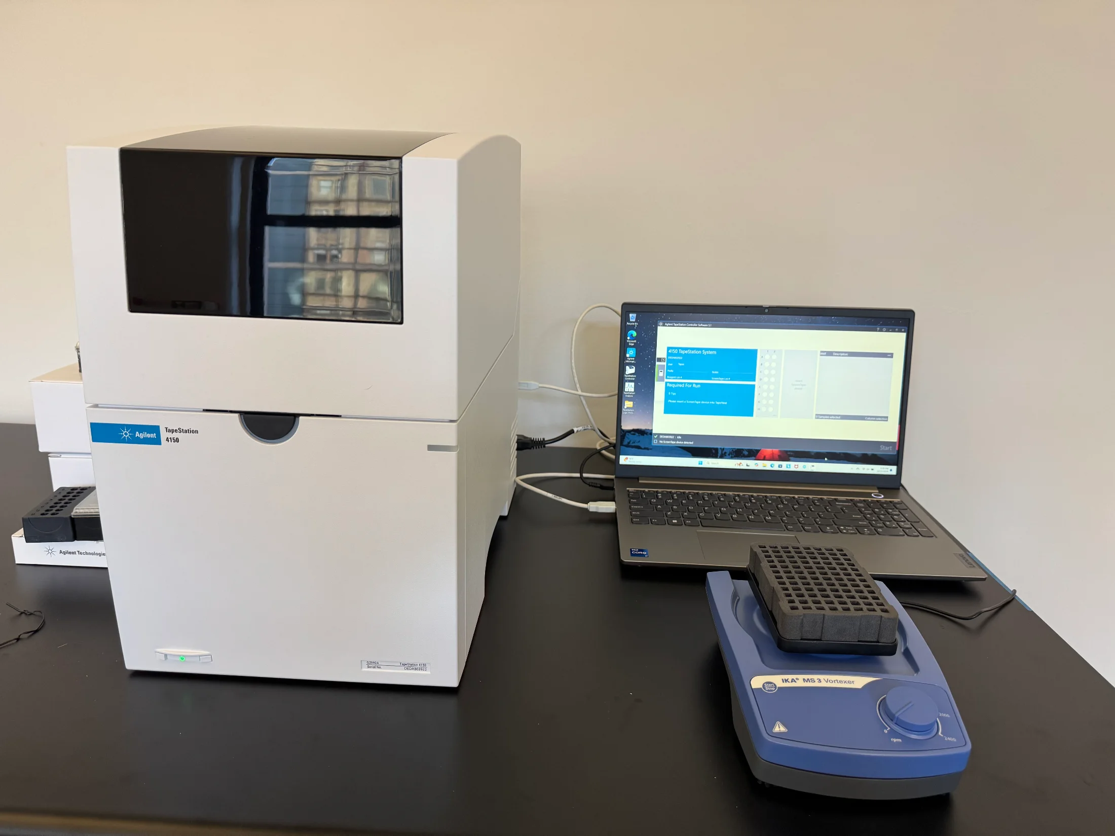 Airclean Systems PCR Workstation With UVTect Microprocessor | LabX.com