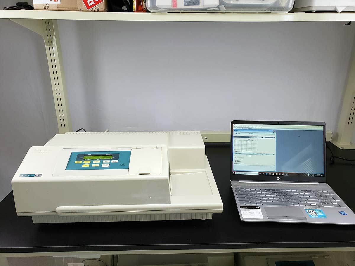 Microplate Reader: Molecular Devices SpectraMax Plus 384 - Excellent Condition