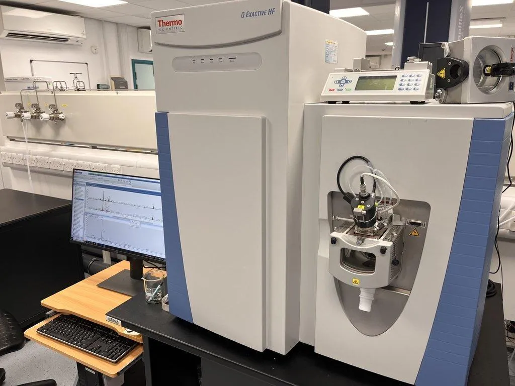Computer Wirs Thermo Q EXACTVE HF Mass Spectrometer Includes Computer Software Cables ...