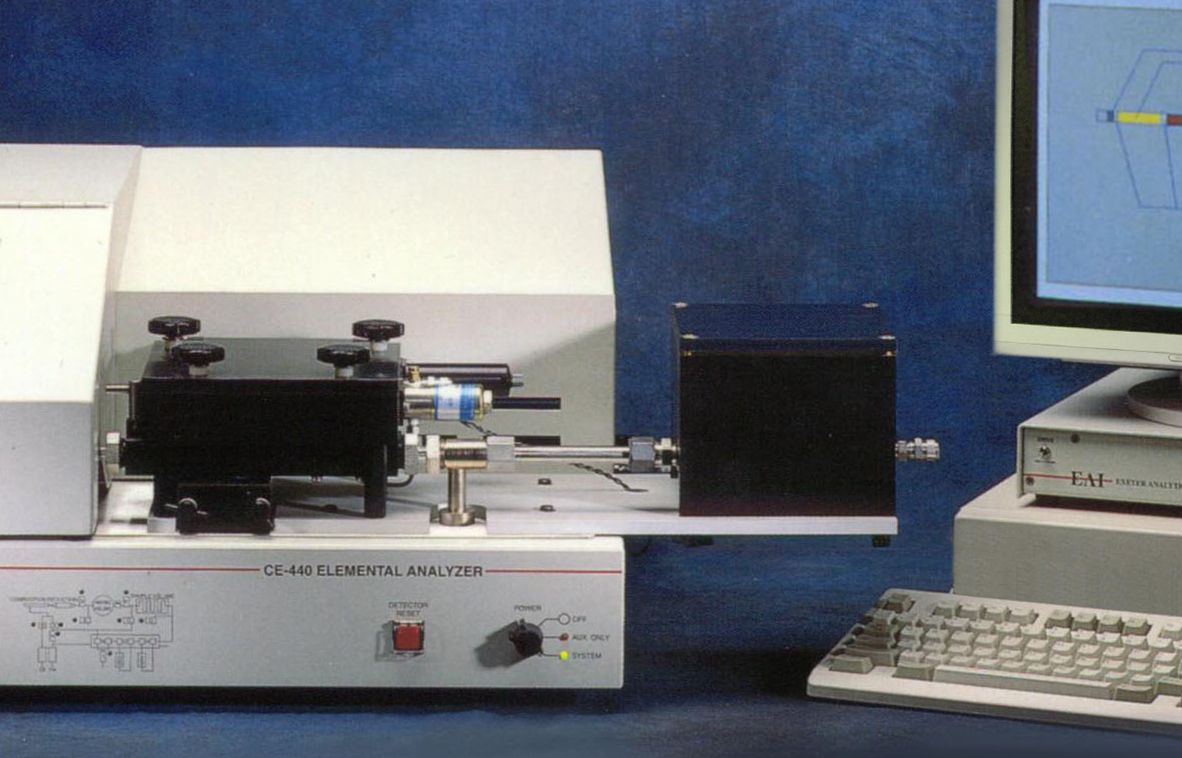 Manual Model 440 CHN Microanalysis System from Exeter Analytical Inc.